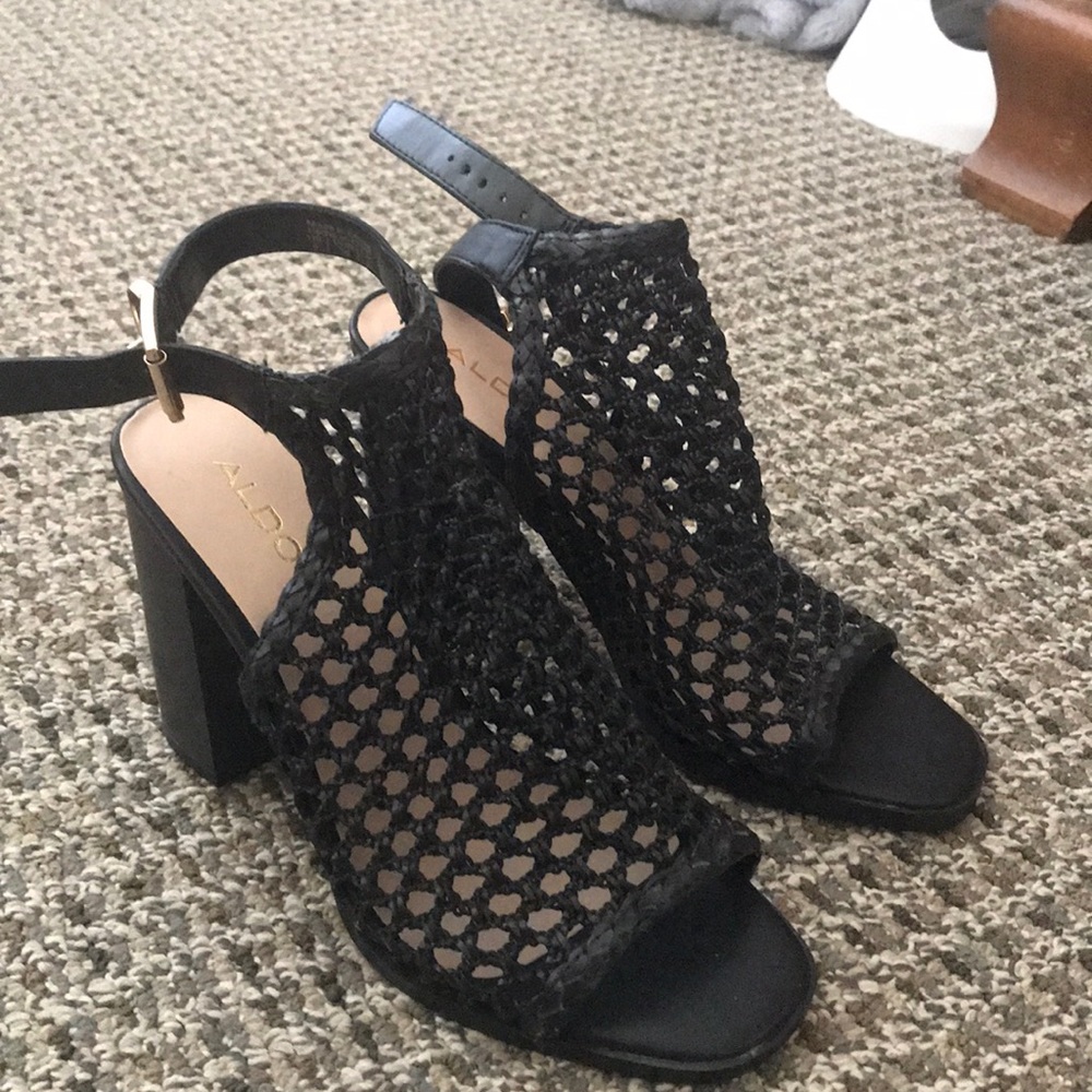 ALDO SIZE 6 BLOCK HEELS